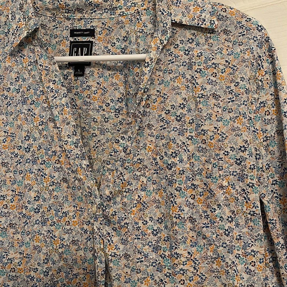 Button down floral - Picture 3 of 3